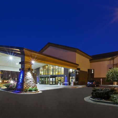 Holiday Inn Express Detroit-Warren/General Motors Technology Center By Ihg Esterno foto