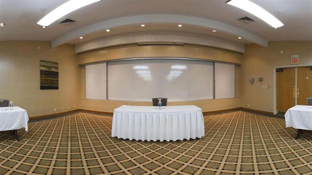 Holiday Inn Express Detroit-Warren/General Motors Technology Center By Ihg Esterno foto