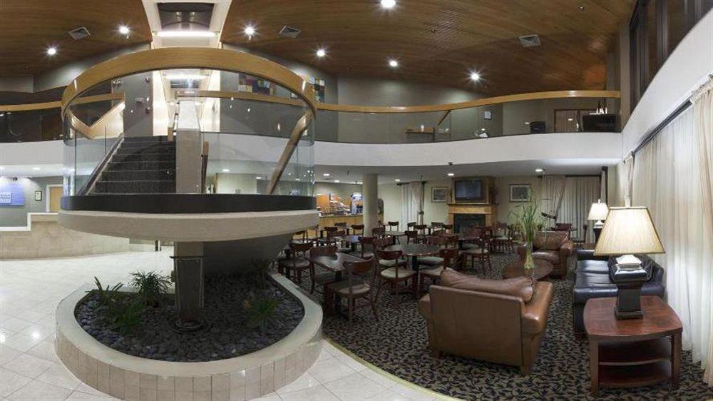 Holiday Inn Express Detroit-Warren/General Motors Technology Center By Ihg Esterno foto
