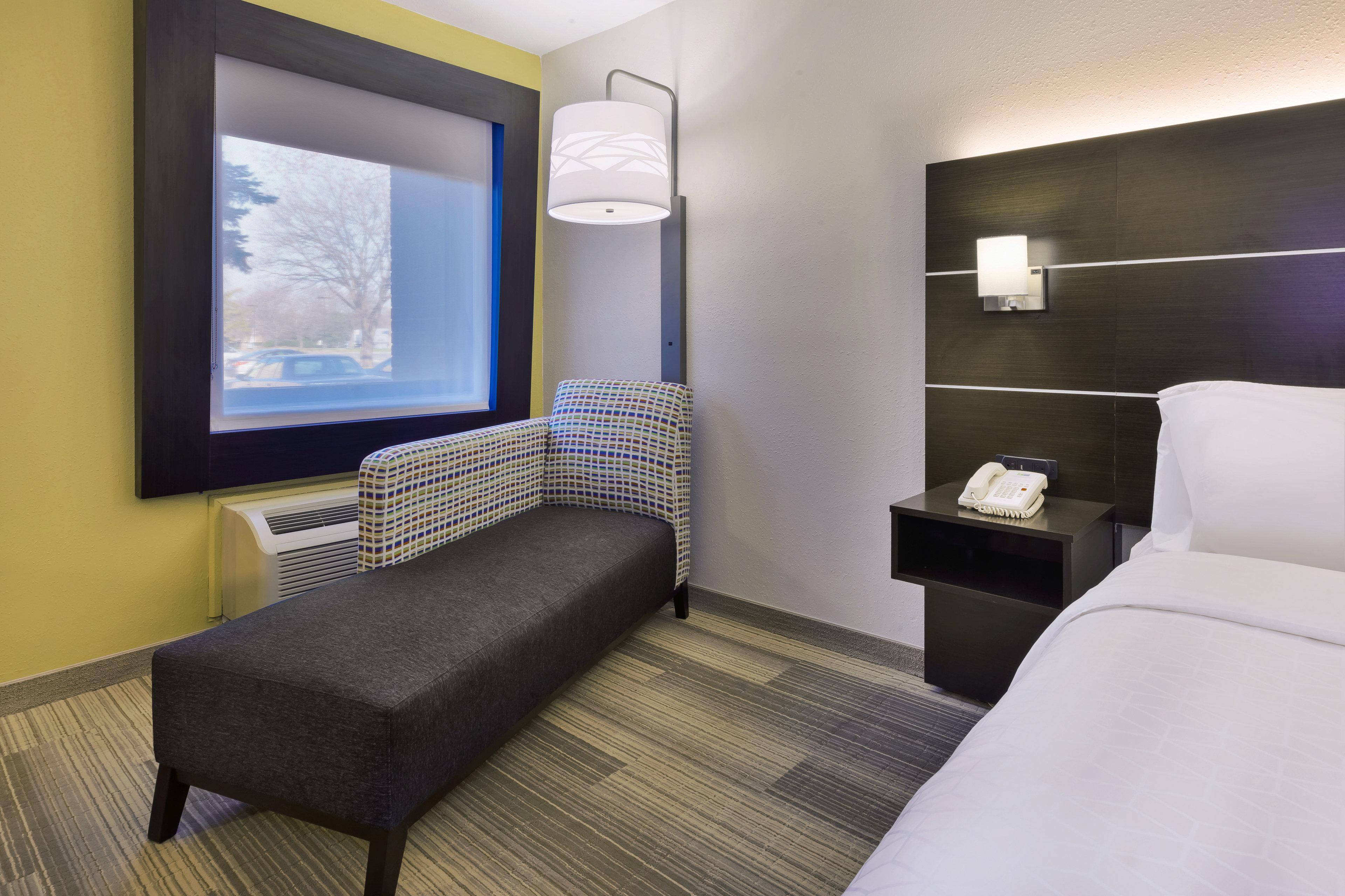 Holiday Inn Express Detroit-Warren/General Motors Technology Center By Ihg Esterno foto