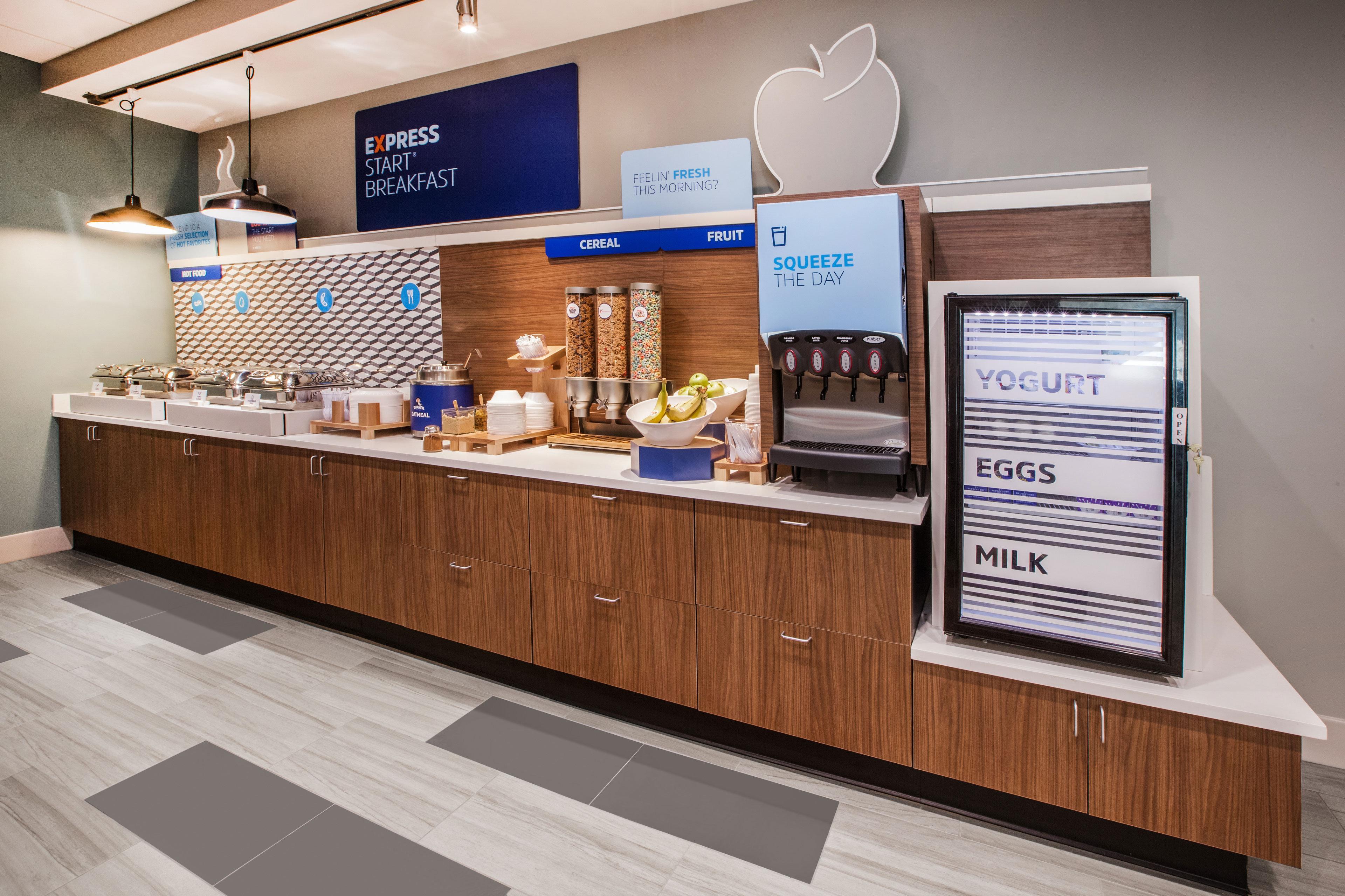 Holiday Inn Express Detroit-Warren/General Motors Technology Center By Ihg Esterno foto