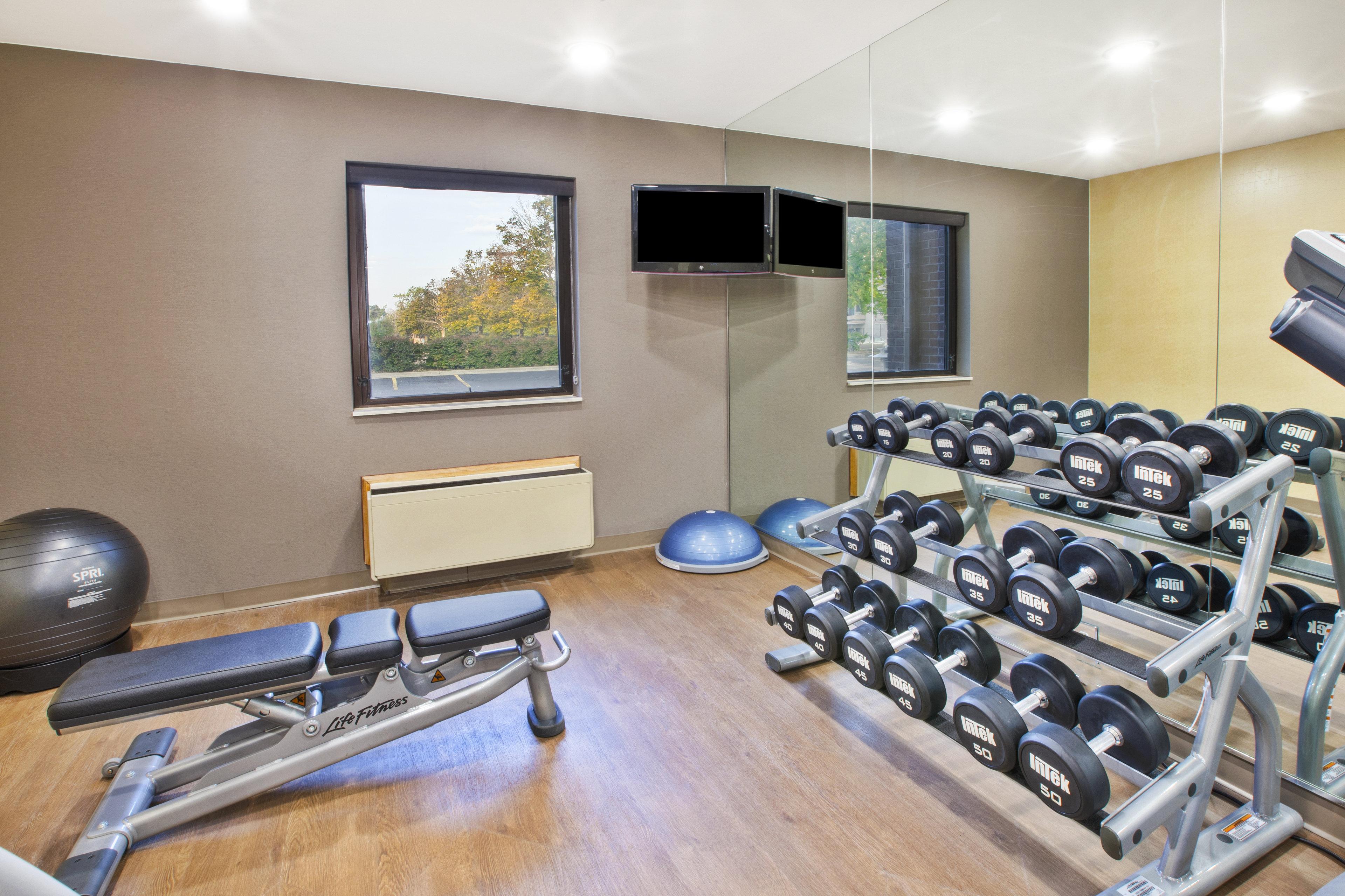 Holiday Inn Express Detroit-Warren/General Motors Technology Center By Ihg Esterno foto