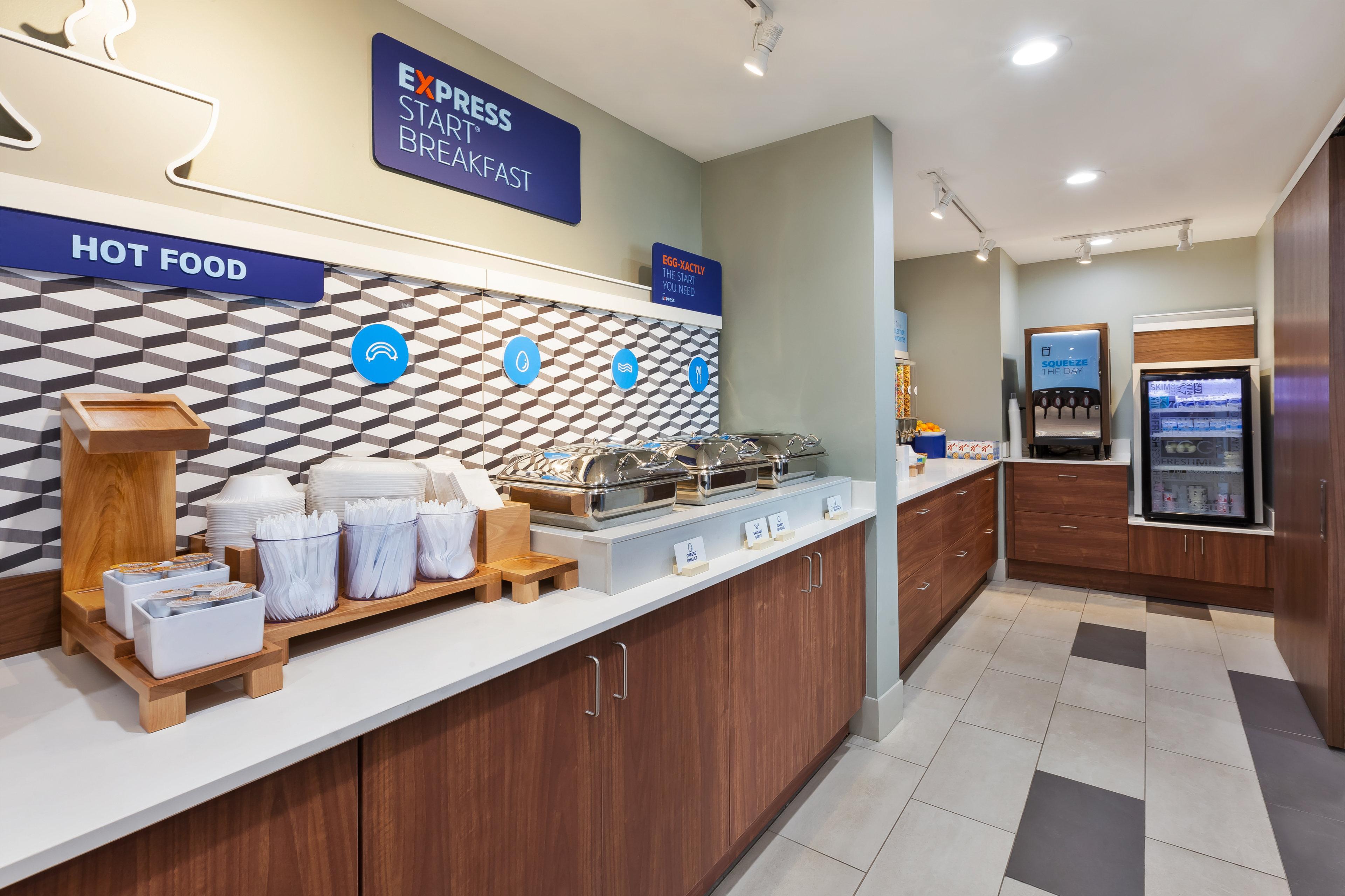 Holiday Inn Express Detroit-Warren/General Motors Technology Center By Ihg Esterno foto