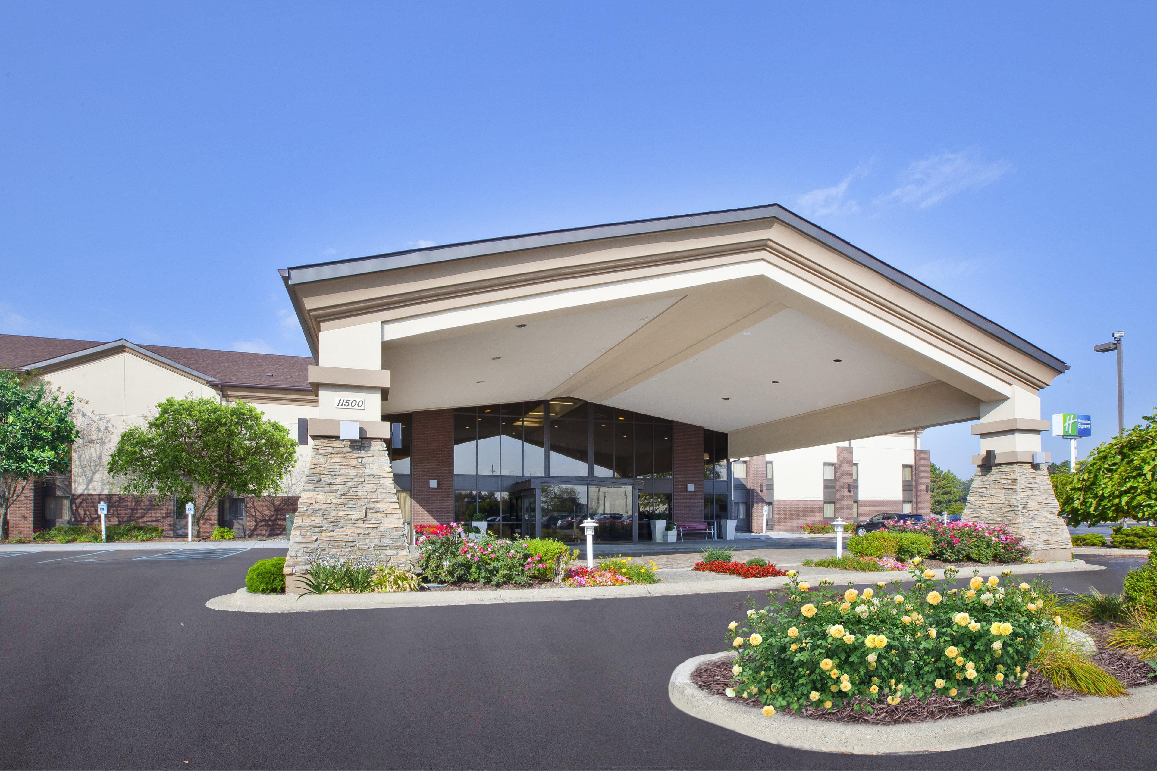 Holiday Inn Express Detroit-Warren/General Motors Technology Center By Ihg Esterno foto