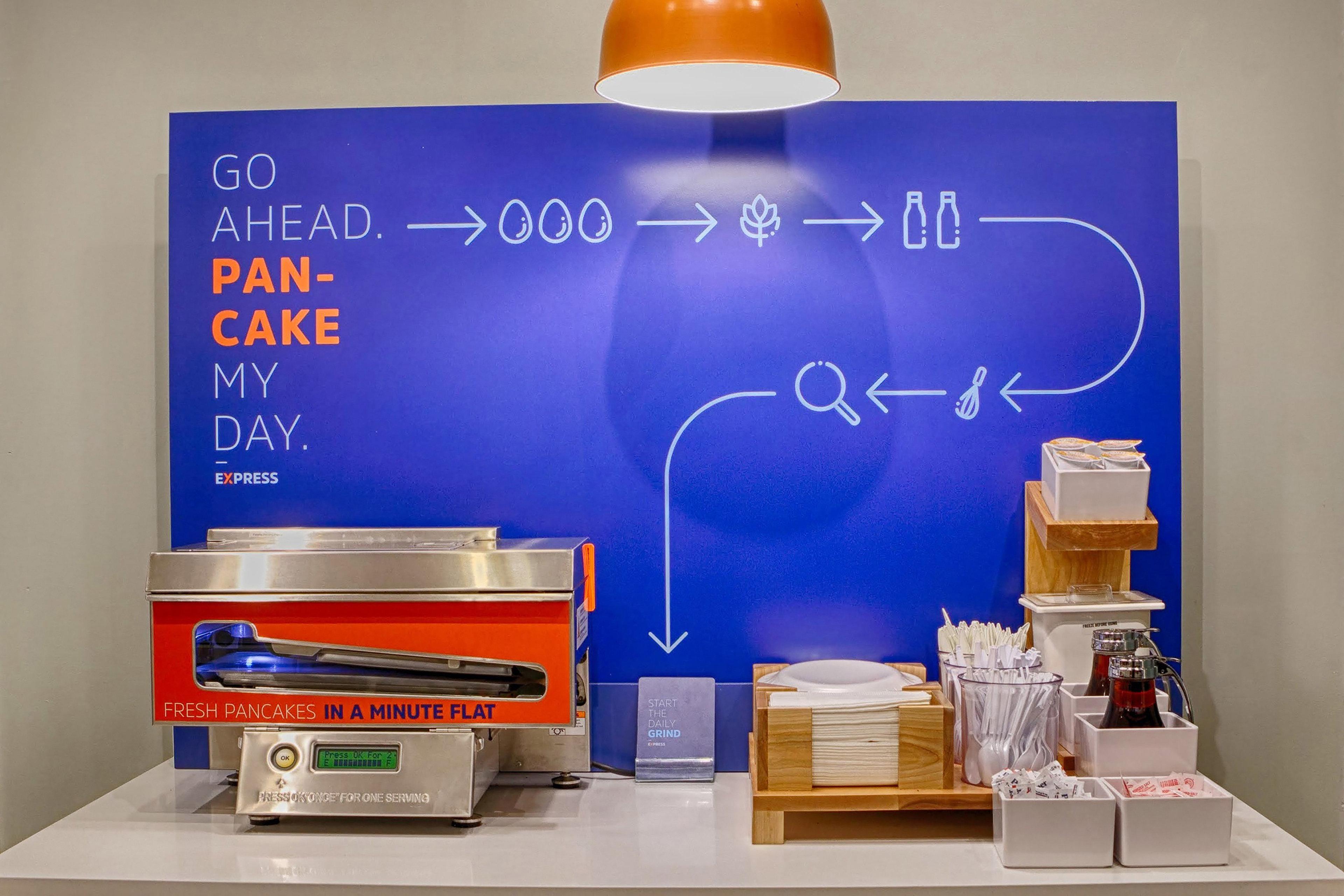 Holiday Inn Express Detroit-Warren/General Motors Technology Center By Ihg Esterno foto