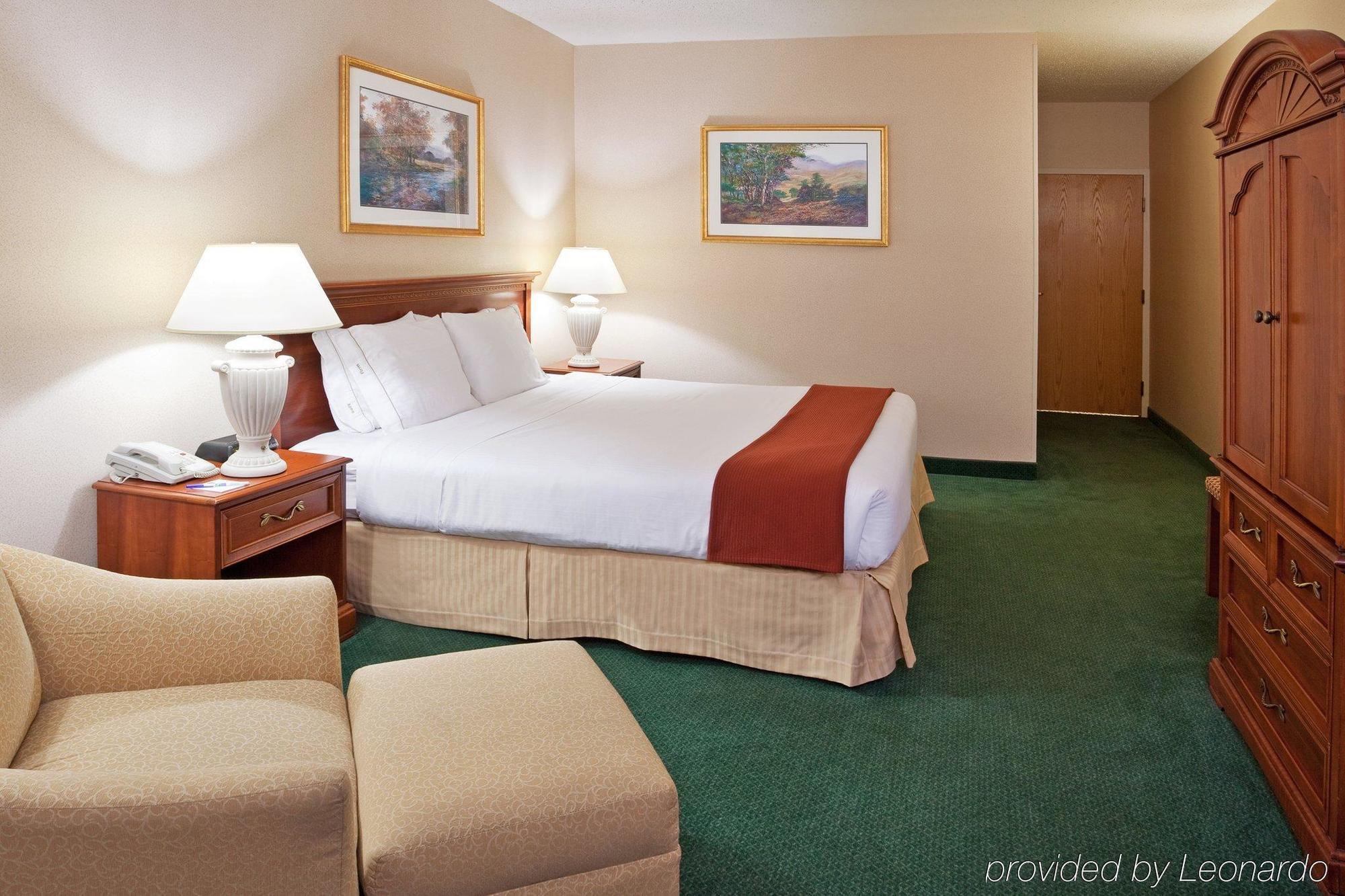 Holiday Inn Express Detroit-Warren/General Motors Technology Center By Ihg Esterno foto