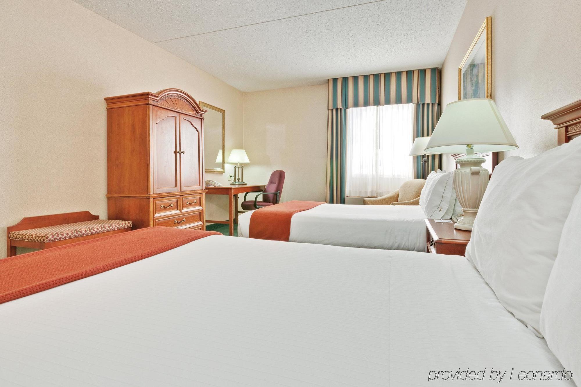 Holiday Inn Express Detroit-Warren/General Motors Technology Center By Ihg Esterno foto