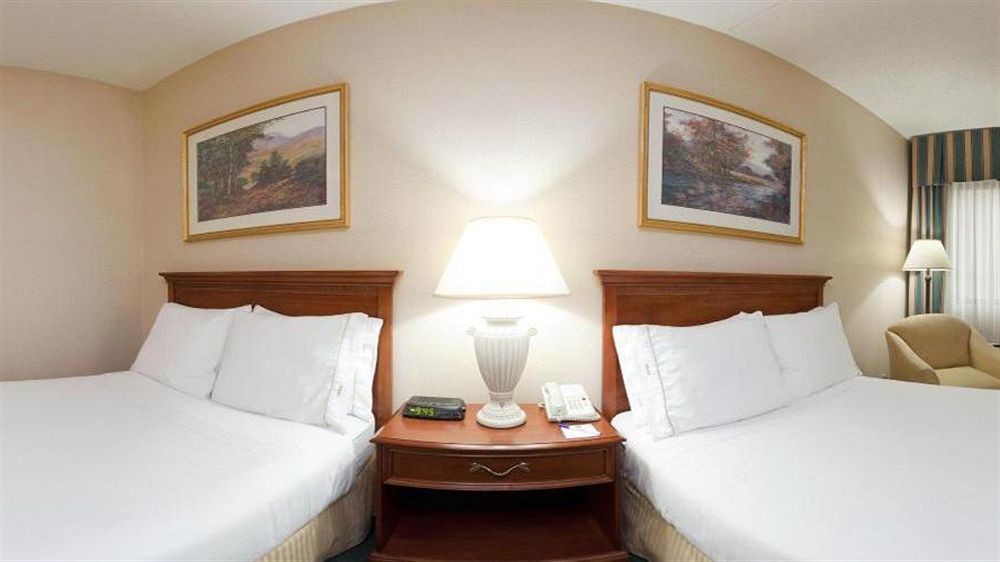 Holiday Inn Express Detroit-Warren/General Motors Technology Center By Ihg Esterno foto