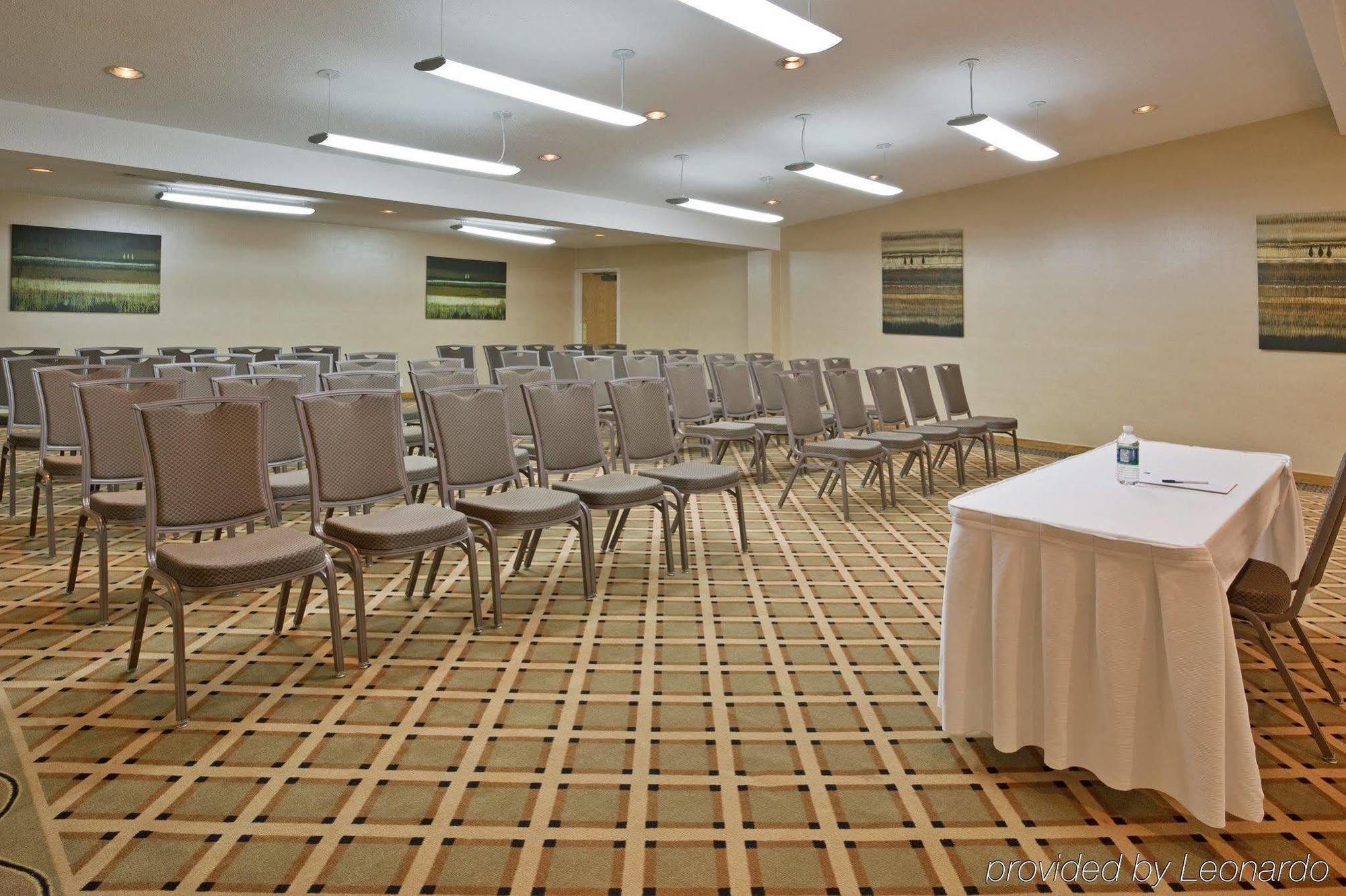 Holiday Inn Express Detroit-Warren/General Motors Technology Center By Ihg Esterno foto