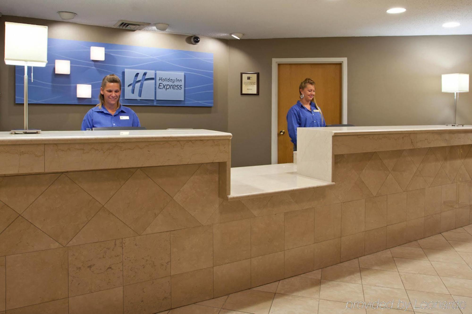 Holiday Inn Express Detroit-Warren/General Motors Technology Center By Ihg Esterno foto