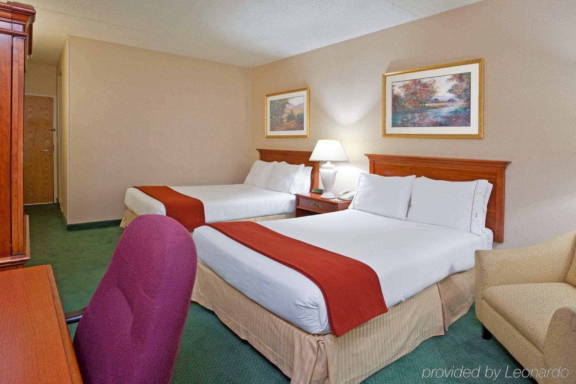 Holiday Inn Express Detroit-Warren/General Motors Technology Center By Ihg Esterno foto
