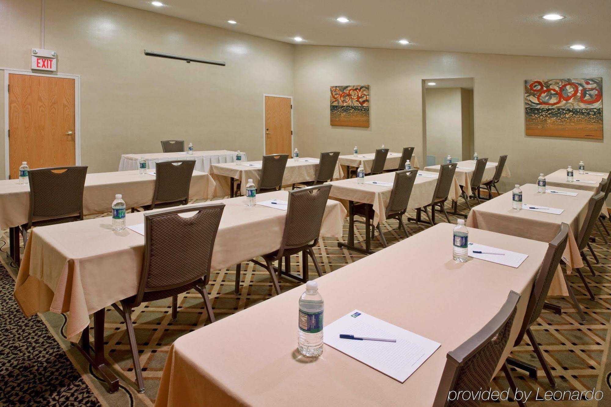 Holiday Inn Express Detroit-Warren/General Motors Technology Center By Ihg Esterno foto