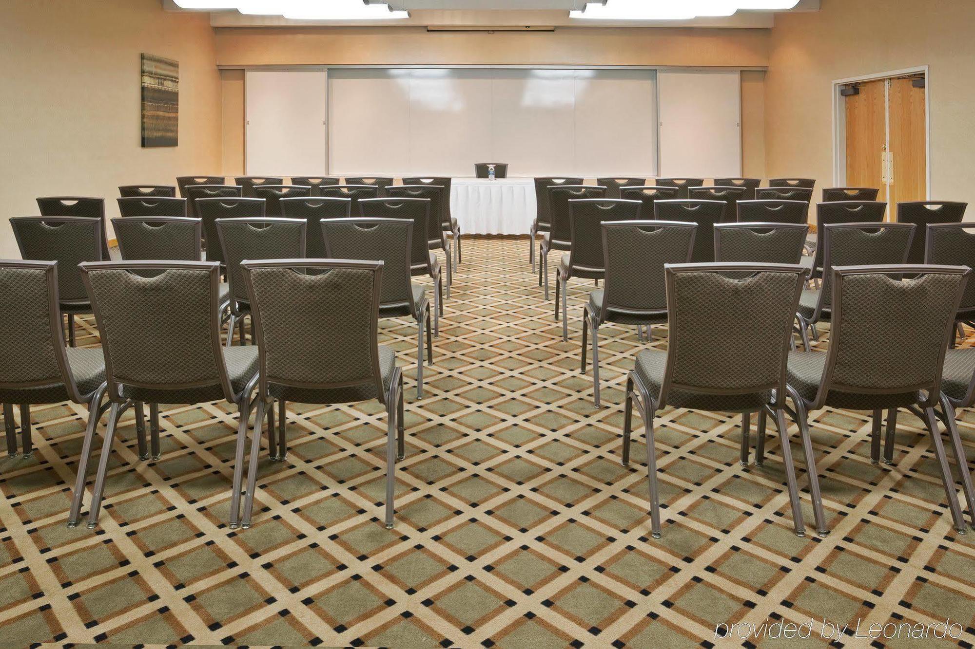 Holiday Inn Express Detroit-Warren/General Motors Technology Center By Ihg Esterno foto